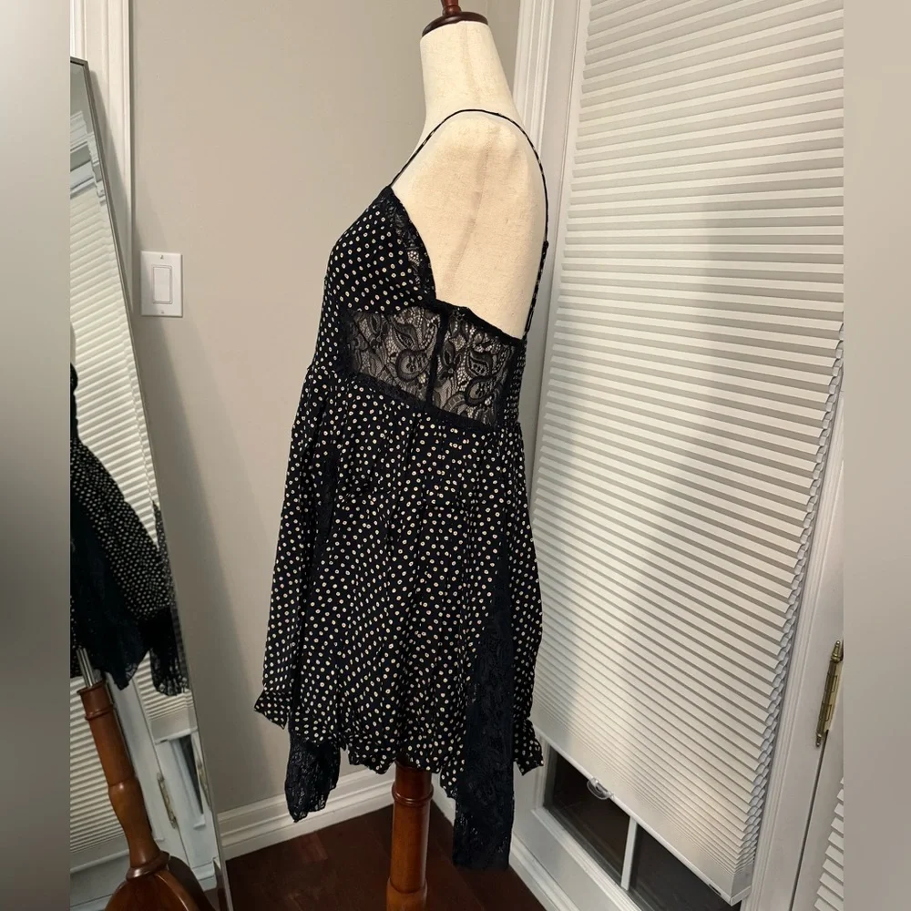 Catch Me | Navy Blue and White Flower Polka Dotted Summer Dress | Medium - Picture 4 of 11